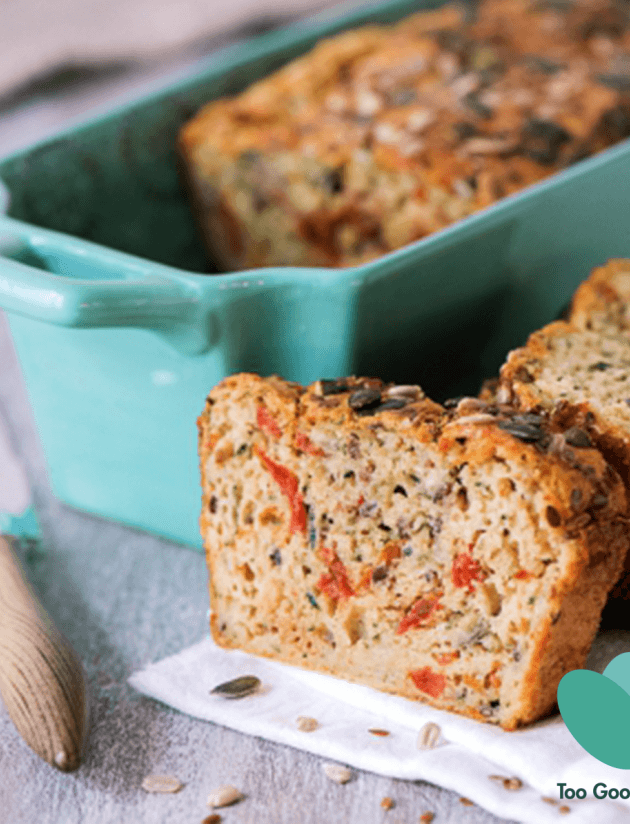 Gezouten cake met courgetten, gekonfijte tomaten en granen